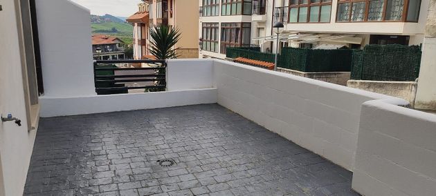 Foto 1 de Venta de piso en Limpias de 2 habitaciones con terraza y garaje
