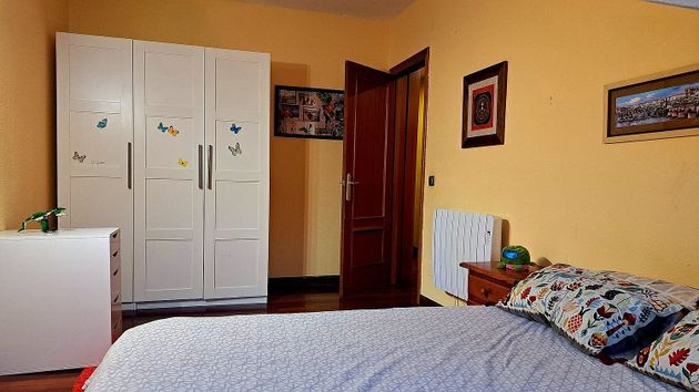 Foto 2 de Ático en venta en Ramales de la Victoria de 3 habitaciones con balcón y calefacción
