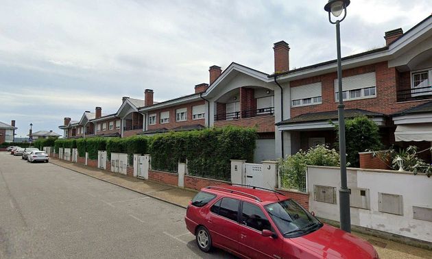 Foto 2 de Casa en venda a Corvera de Asturias de 3 habitacions amb terrassa i garatge