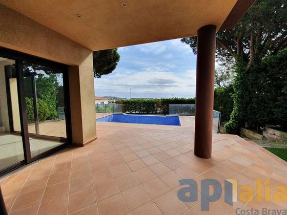 Foto 2 de Chalet en venta en Sant Pol - Volta de l'Ametller de 4 habitaciones con terraza y piscina