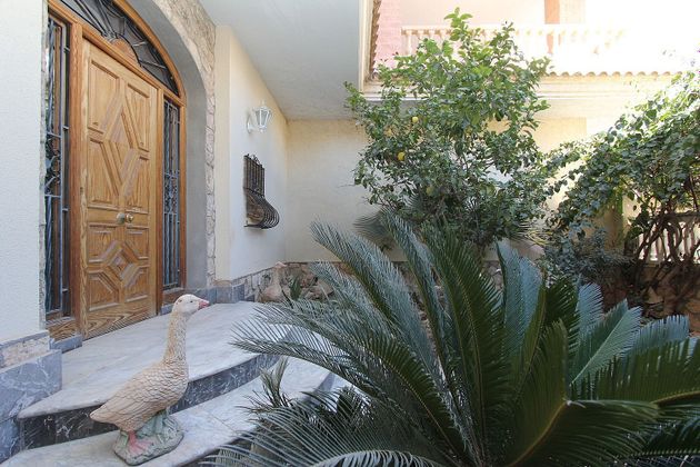 Foto 1 de Venta de casa adosada en calle Jaume II de 5 habitaciones con terraza y garaje