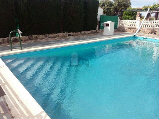 Foto 2 de Xalet en venda a Plasencia de 4 habitacions amb piscina i jardí