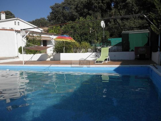 Foto 2 de Chalet en venta en Plasencia de 5 habitaciones con piscina y jardín