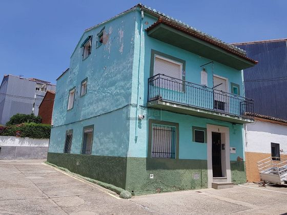 Foto 1 de Casa adossada en venda a Montehermoso de 10 habitacions i 156 m²