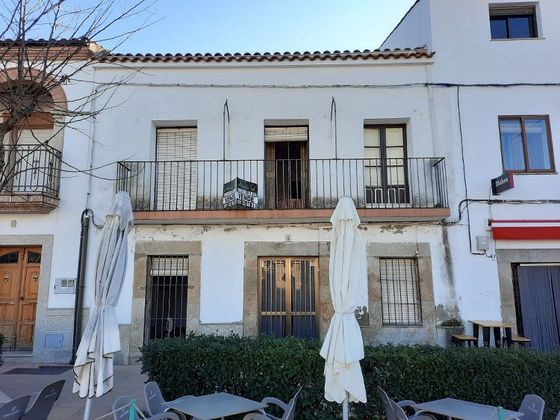 Foto 1 de Casa adossada en venda a plaza Ovando de 9 habitacions amb garatge i jardí