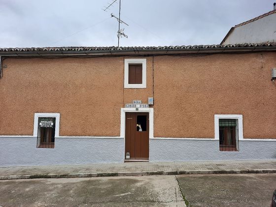 Foto 1 de Casa adossada en venda a calle Barrionuevo de 3 habitacions amb garatge i jardí