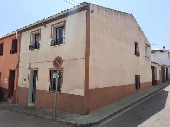Foto 1 de Casa adossada en venda a calle Cervantes de 4 habitacions amb terrassa