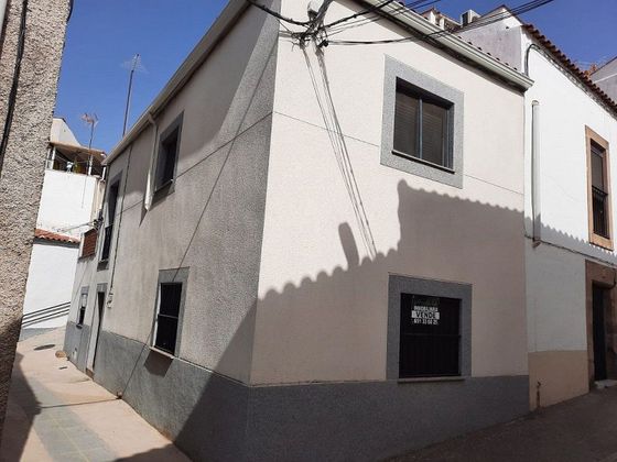 Foto 2 de Venta de casa adosada en calle Alcazar de 4 habitaciones con terraza