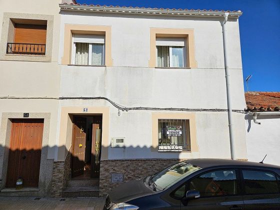 Foto 1 de Casa adossada en venda a calle Gabriel y Galan de 3 habitacions amb jardí