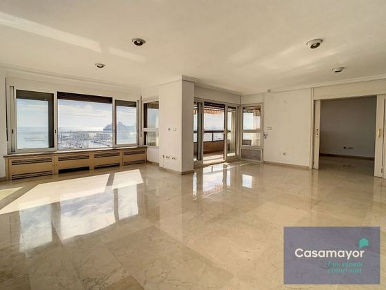 Foto 2 de Àtic en venda a Centro - Alicante de 6 habitacions amb terrassa i garatge