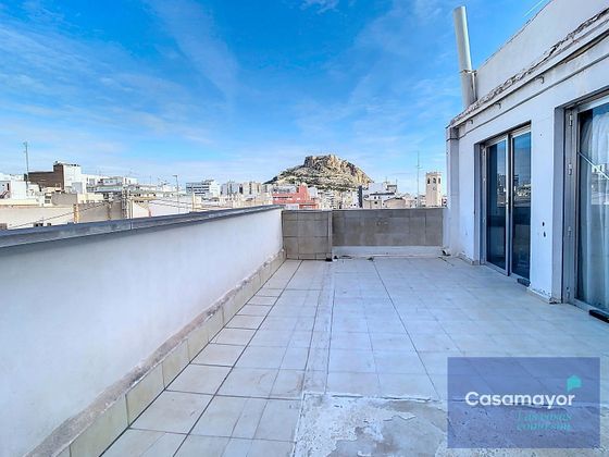 Foto 1 de Àtic en venda a Centro - Alicante de 3 habitacions amb terrassa i ascensor