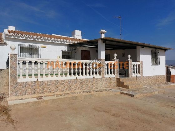 Foto 1 de Casa rural en venta en Benajarafe – Almayate de 2 habitaciones con terraza y jardín
