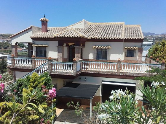 Foto 1 de Xalet en venda a Caleta de Vélez de 3 habitacions amb terrassa i garatge
