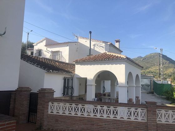 Foto 1 de Casa rural en venta en Alcaucín de 11 habitaciones con terraza y jardín