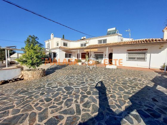 Foto 1 de Casa en venda a Benajarafe – Almayate de 4 habitacions amb terrassa i garatge