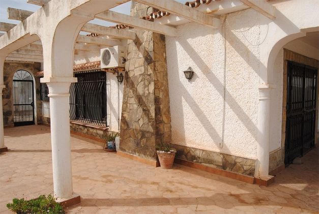Foto 2 de Venta de chalet en Caleta de Vélez de 1 habitación con terraza y jardín