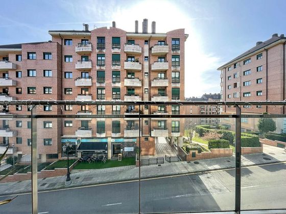 Foto 2 de Pis en venda a Montecerrao de 3 habitacions amb terrassa i garatge