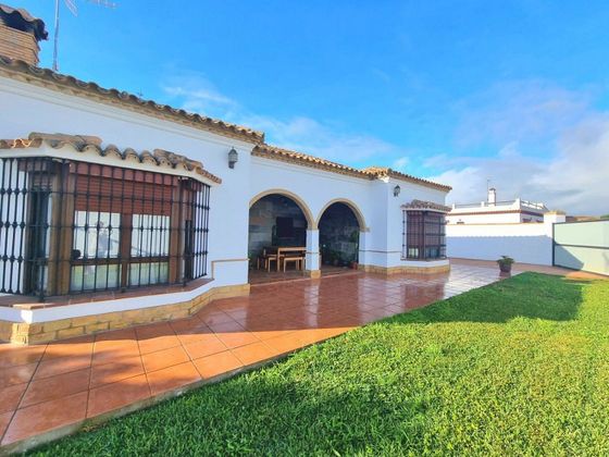 Foto 1 de Xalet en venda a Las Lagunas - Campano de 3 habitacions amb terrassa i garatge
