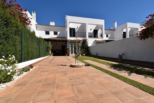 Foto 2 de Casa adosada en venta en Sancti Petri - La Barrosa de 4 habitaciones con terraza y piscina