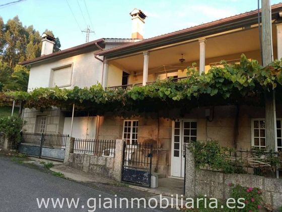 Foto 1 de Casa adossada en venda a calle Sequeiros de 4 habitacions amb terrassa i calefacció
