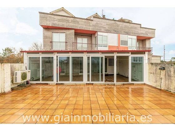 Foto 1 de Pis en venda a calle Álvaro Cunqueiro de 3 habitacions amb terrassa i balcó