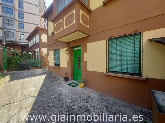 Foto 2 de Chalet en venta en Travesía de Vigo - San Xoán de 4 habitaciones con terraza y jardín