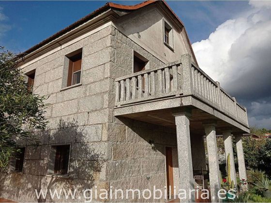 Foto 1 de Xalet en venda a Ponteareas de 5 habitacions amb terrassa i garatge