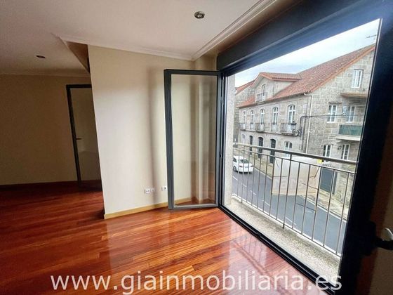 Foto 1 de Pis en venda a Mondariz de 3 habitacions amb garatge i balcó