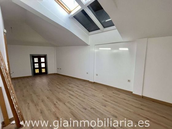 Foto 2 de Pis en venda a calle Fonte de Zeta de 3 habitacions i 153 m²