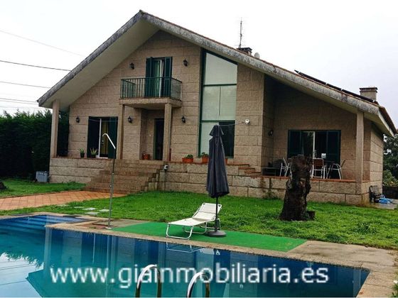 Foto 1 de Chalet en venta en Ponteareas de 4 habitaciones con terraza y piscina