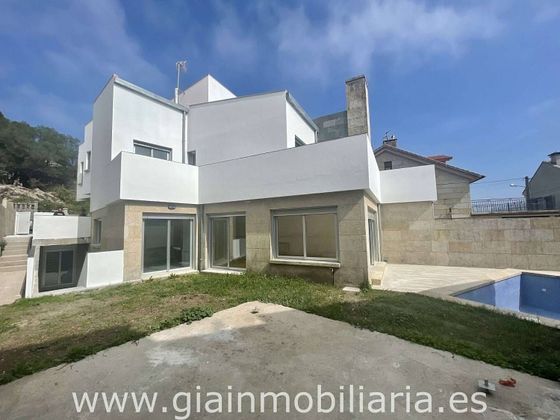 Foto 1 de Casa adossada en venda a calle Barrio Percibilleira de 4 habitacions amb terrassa i piscina