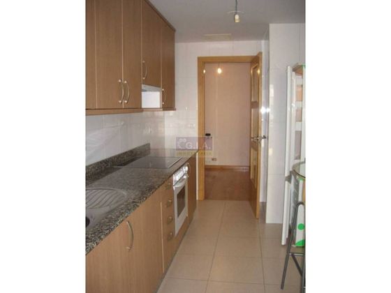 Foto 2 de Venta de piso en calle Rùa Leandro Diz de 2 habitaciones con garaje y calefacción