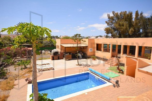 Foto 1 de Chalet en venta en Villaverde de 3 habitaciones con terraza y piscina