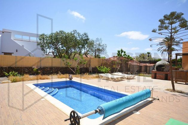 Foto 2 de Chalet en venta en Villaverde de 3 habitaciones con terraza y piscina