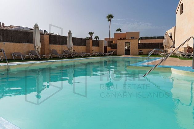 Foto 2 de Venta de piso en Corralejo de 4 habitaciones con terraza y piscina