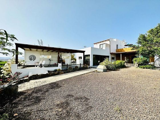 Foto 1 de Xalet en venda a calle Palmera Canaria de 3 habitacions amb terrassa i garatge