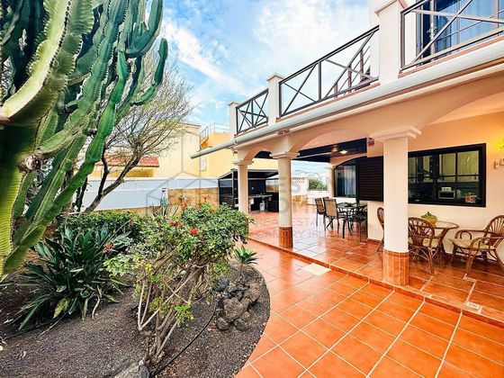 Foto 2 de Casa en venda a avenida Corralejo Grandes Playas de 4 habitacions amb terrassa i garatge