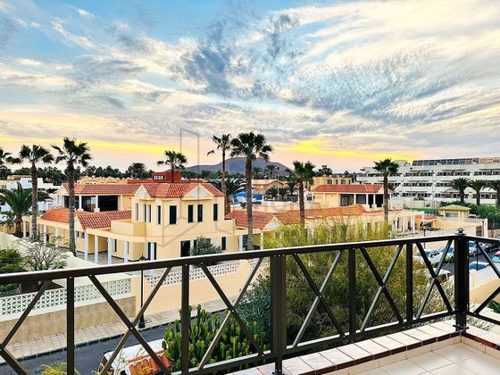 Foto 1 de Casa en venda a avenida Corralejo Grandes Playas de 4 habitacions amb terrassa i garatge