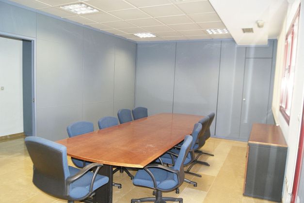 Foto 1 de Oficina en venda a Ensanche - Diputación amb terrassa i aire acondicionat