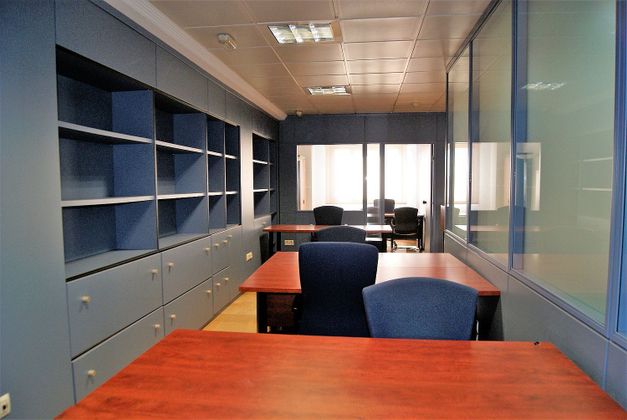 Foto 2 de Oficina en venda a Ensanche - Diputación amb terrassa i aire acondicionat