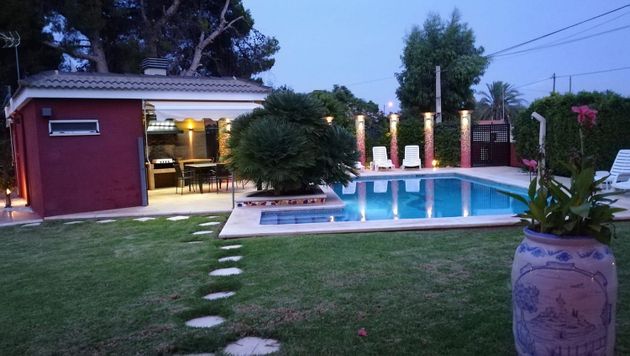 Foto 2 de Venta de chalet en Los Girasoles de 5 habitaciones con terraza y piscina