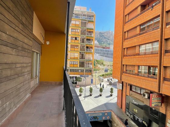 Foto 2 de Venta de piso en Centro - Alicante de 4 habitaciones con terraza y balcón