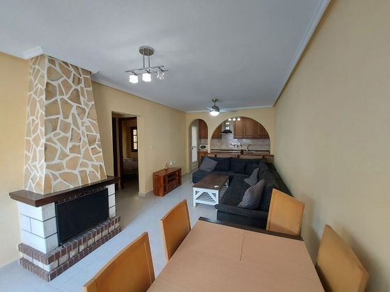 Foto 2 de Casa adossada en venda a Orihuela ciudad de 3 habitacions amb terrassa i piscina