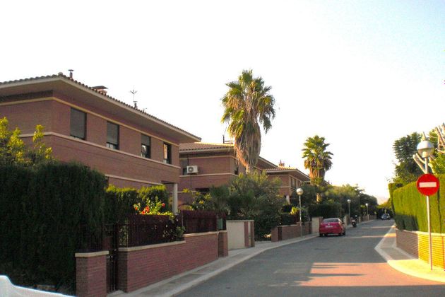 Foto 1 de Casa adosada en venta en Almajada-Ravel de 4 habitaciones con terraza y piscina