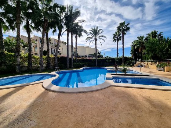 Foto 1 de Casa adossada en venda a Pueblo Acantilado-Venta Lanuza de 3 habitacions amb terrassa i piscina