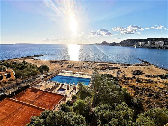 Foto 1 de Piso en venta en Cabo de las Huertas de 4 habitaciones con terraza y piscina