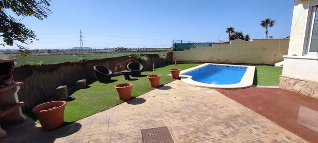 Foto 1 de Chalet en venta en calle De la Menta de 3 habitaciones con terraza y piscina