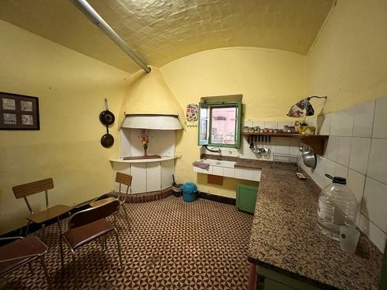 Foto 2 de Casa adosada en venta en Flaçà de 5 habitaciones con garaje y jardín