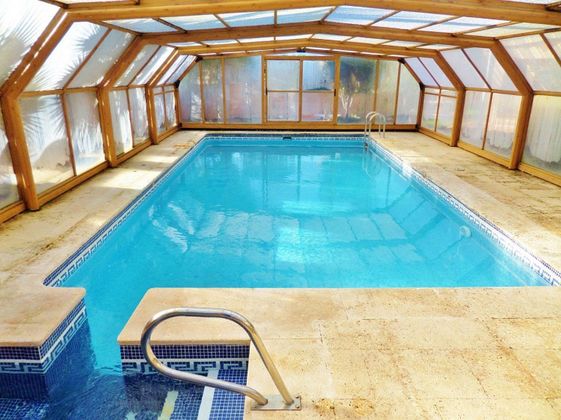 Foto 2 de Chalet en venta en Vistahermosa de 4 habitaciones con terraza y piscina