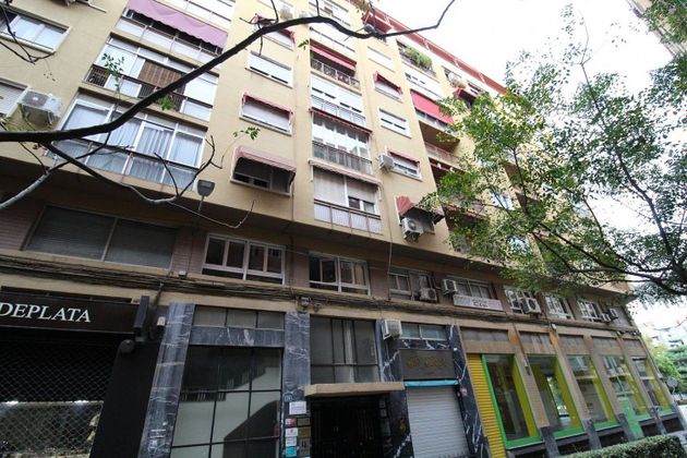 Foto 1 de Pis en venda a Ensanche - Diputación de 3 habitacions amb balcó i calefacció